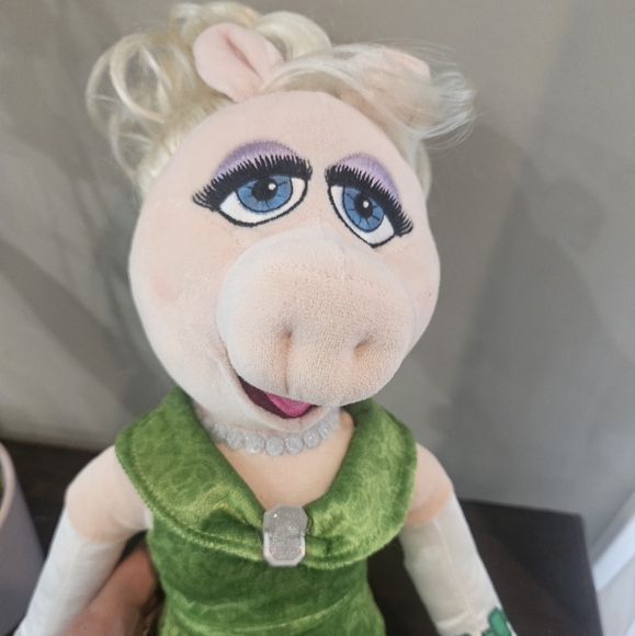 New Miss Piggy 20" Green Gown Dress Plush Disney Store The Muppets Most Wanted - Picture 2 of 7
